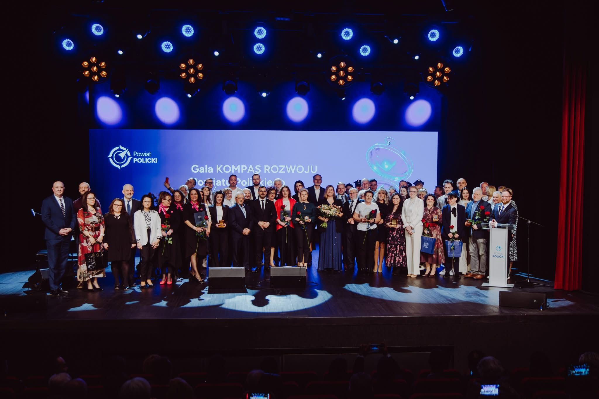 Gala „Kompas Rozwoju Powiatu Polickiego”   Wyróżnienia dla organizacji z Gminy Dobra