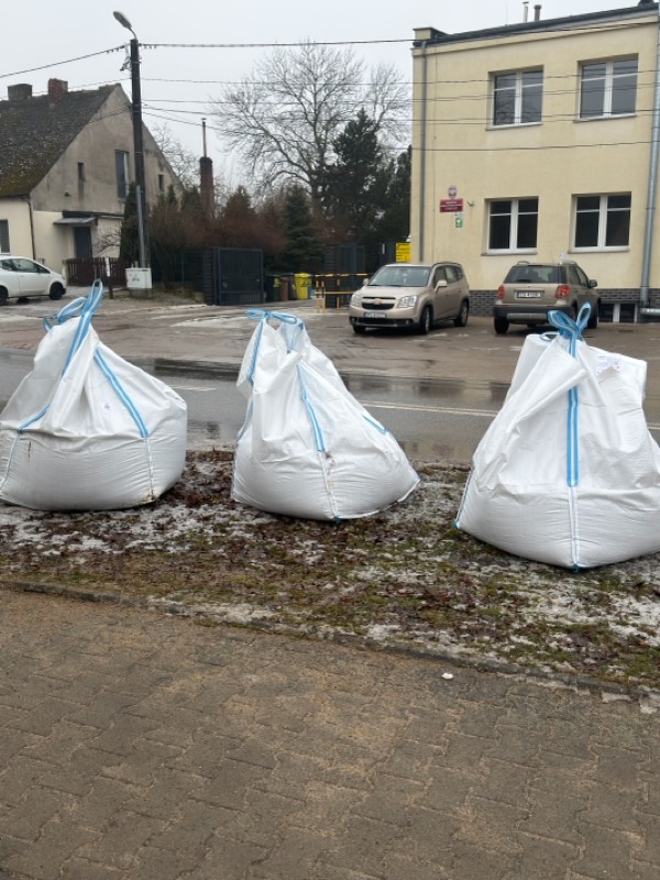 Uwaga! Worki z piaskiem na terenie Gminy Dobra