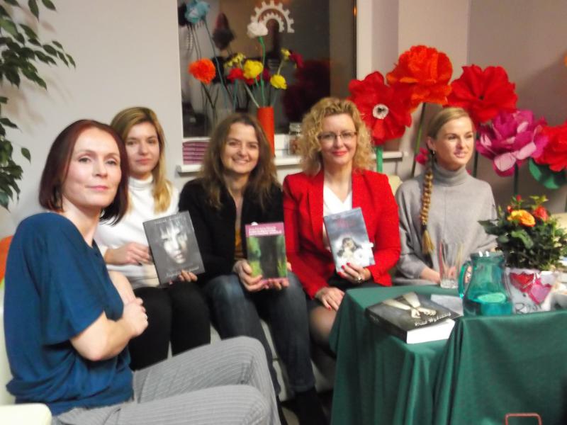 Literacki Dzień Kobiet w GCKiB filia biblioteczna w Mierzynie