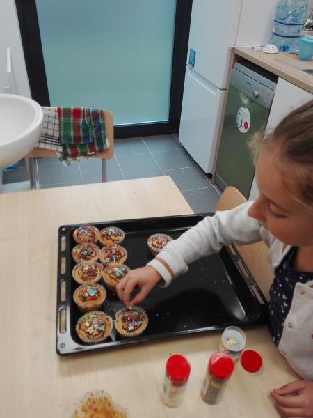 Pierwsze zajęcia kulinarne w świetlicy w Buku dla dzieci