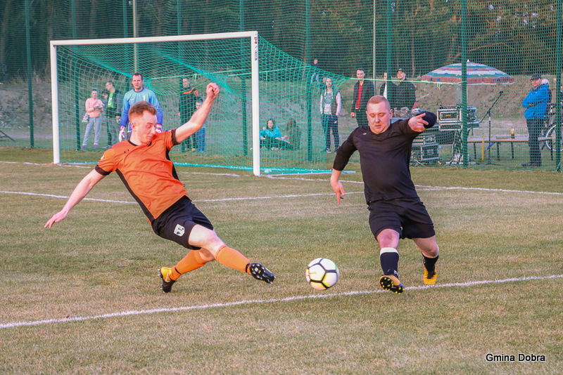 Mecz drużyny Wołczkowo-Bezrzecze na nowym boisku w Wołczkowie