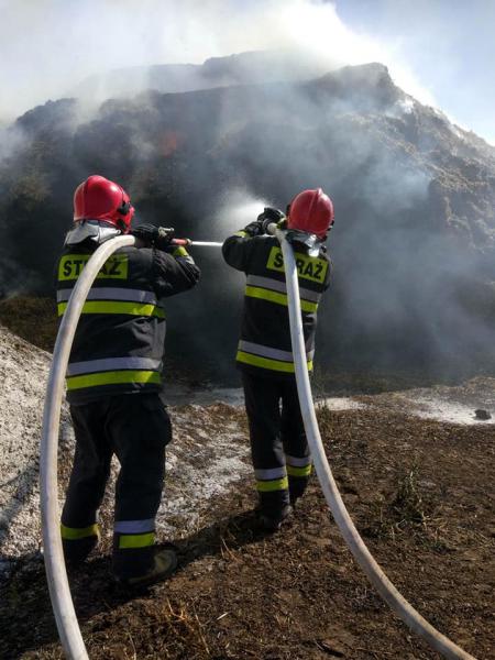 Pożar stogu siana w Skarbimierzycach