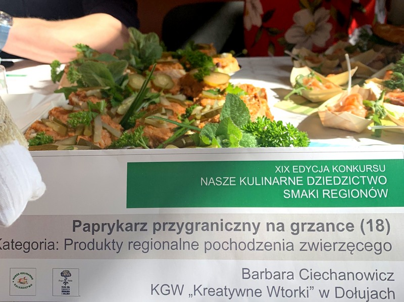 Nagroda dla Koła Gospodyń Wiejskich w Dołujach w konkursie "Nasze Kulinarne Dziedzictwo -Smaki Regionów "