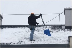 Obowiązek usuwania śniegu z dachów!