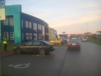 Parkowanie na terenie szkoły w Mierzynie