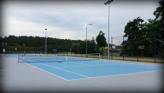 Zaproszenie na bezpłatne zajęcia nauki gry w tenisa ziemnego na „Orliku” 